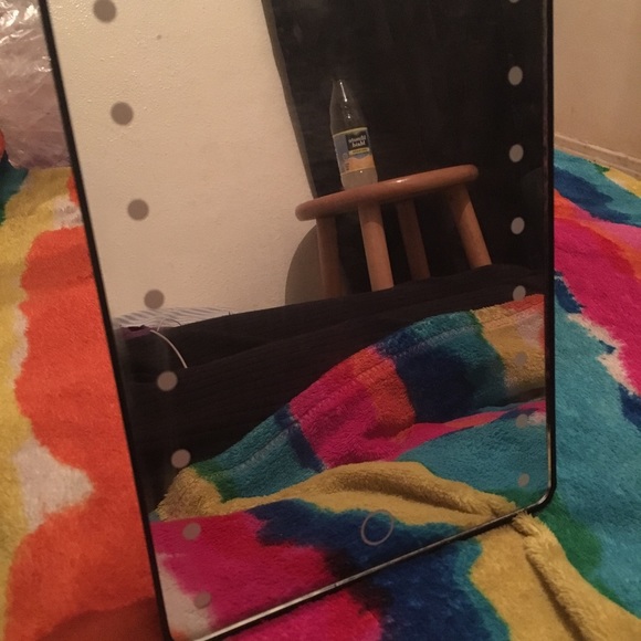 Mini vanity mirror with lights - Picture 2 of 3